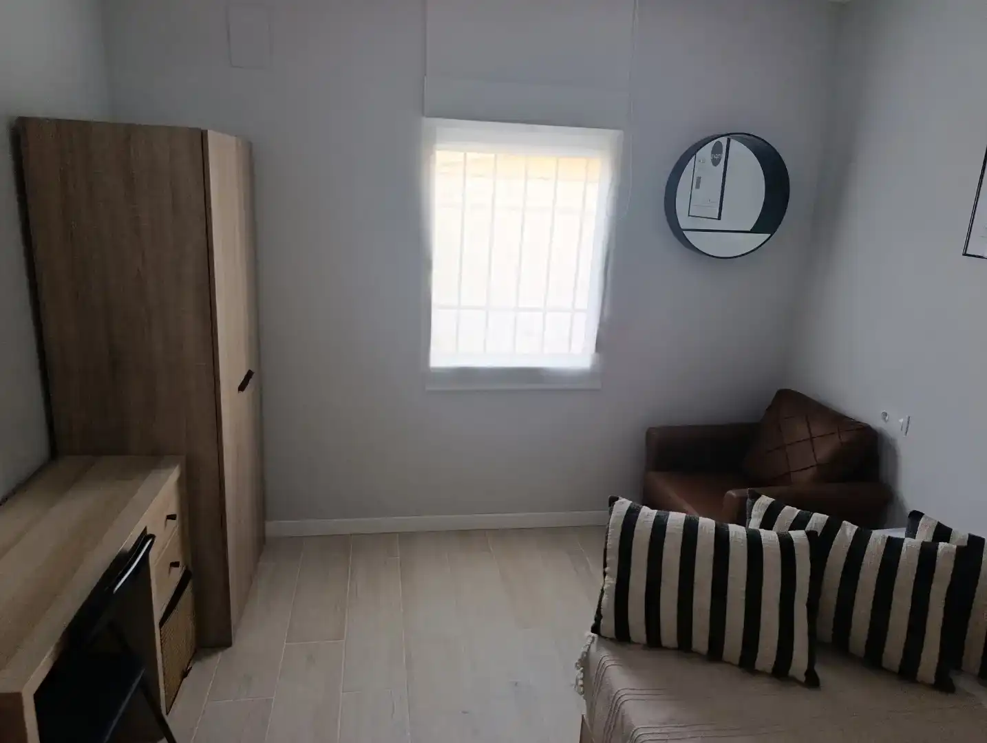 Schlafzimmer von Wohnung zur Miete in Cabra mit Abstellraum, Möbliert und Waschmaschine