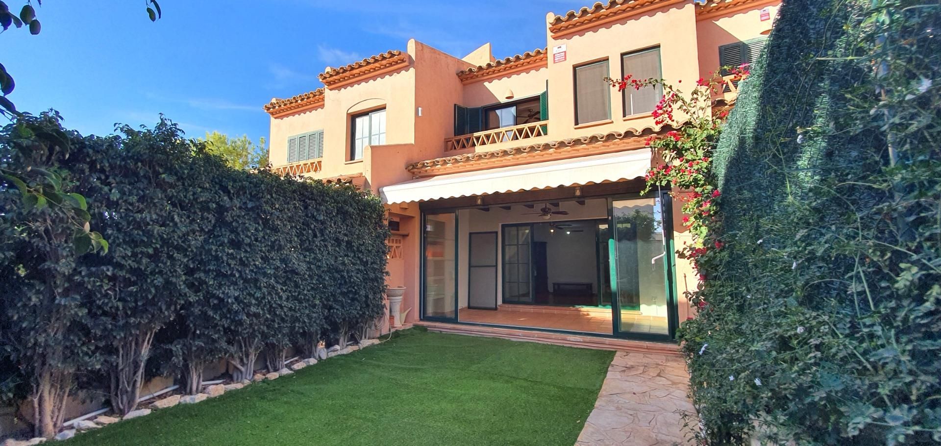 Casa adosada de lloguer amb opció a compra a  ROMA, Golf Bahía