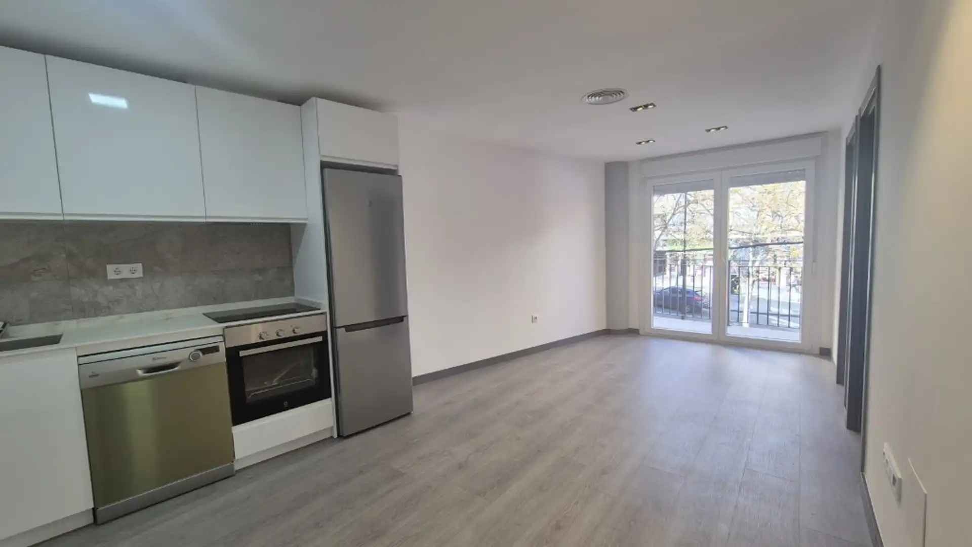 Kitchen of Flat for sale in  Zaragoza Capital  with Air Conditioner, Oven and Washing machine