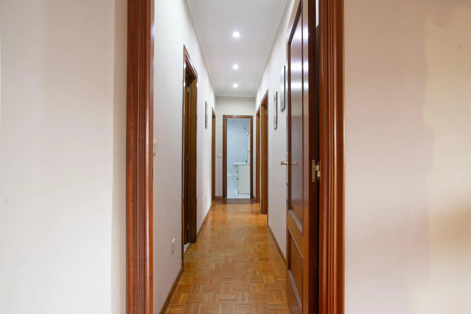 Piso en venta en Pontevedra Capital  con Parquet, Trastero y Balcón