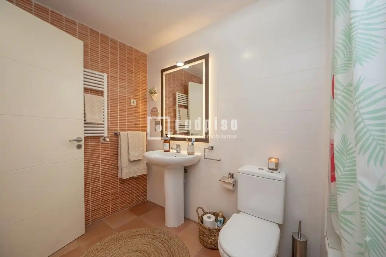 Badezimmer von Maisonette zum Verkauf in Pinto mit Klimaanlage, Heizung und Terrasse