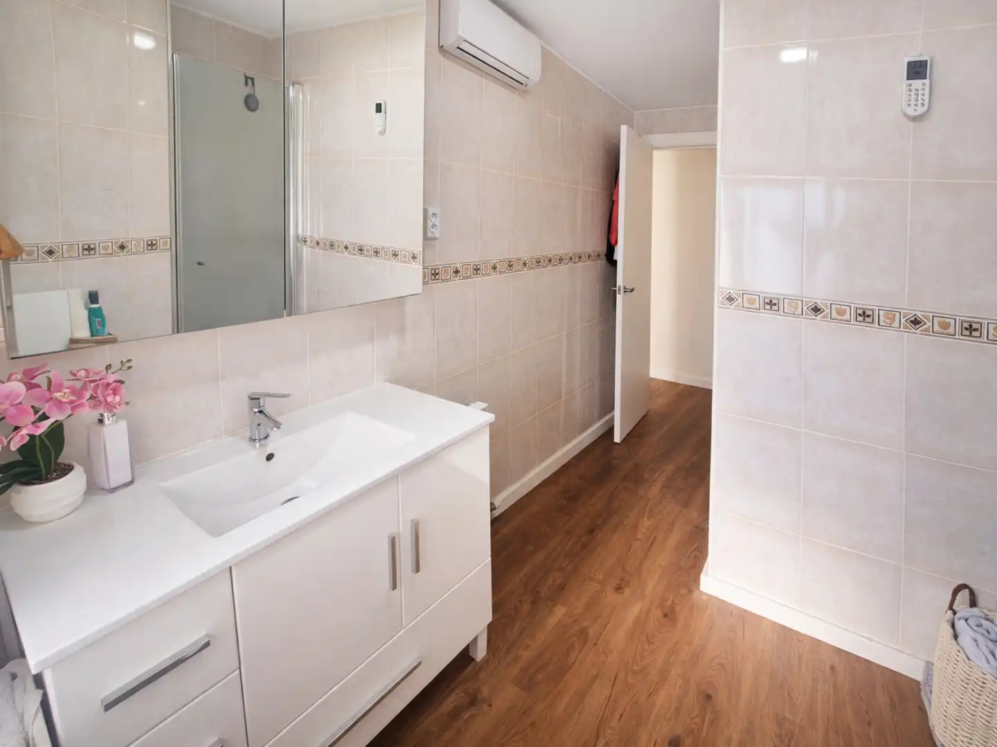 Baño de Piso en venta en Ripollet con Calefacción y Amueblado