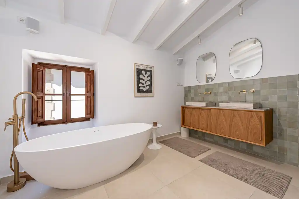 Bathroom of Country homes for sale in Alcúdia  with Air Conditioner and Terrace