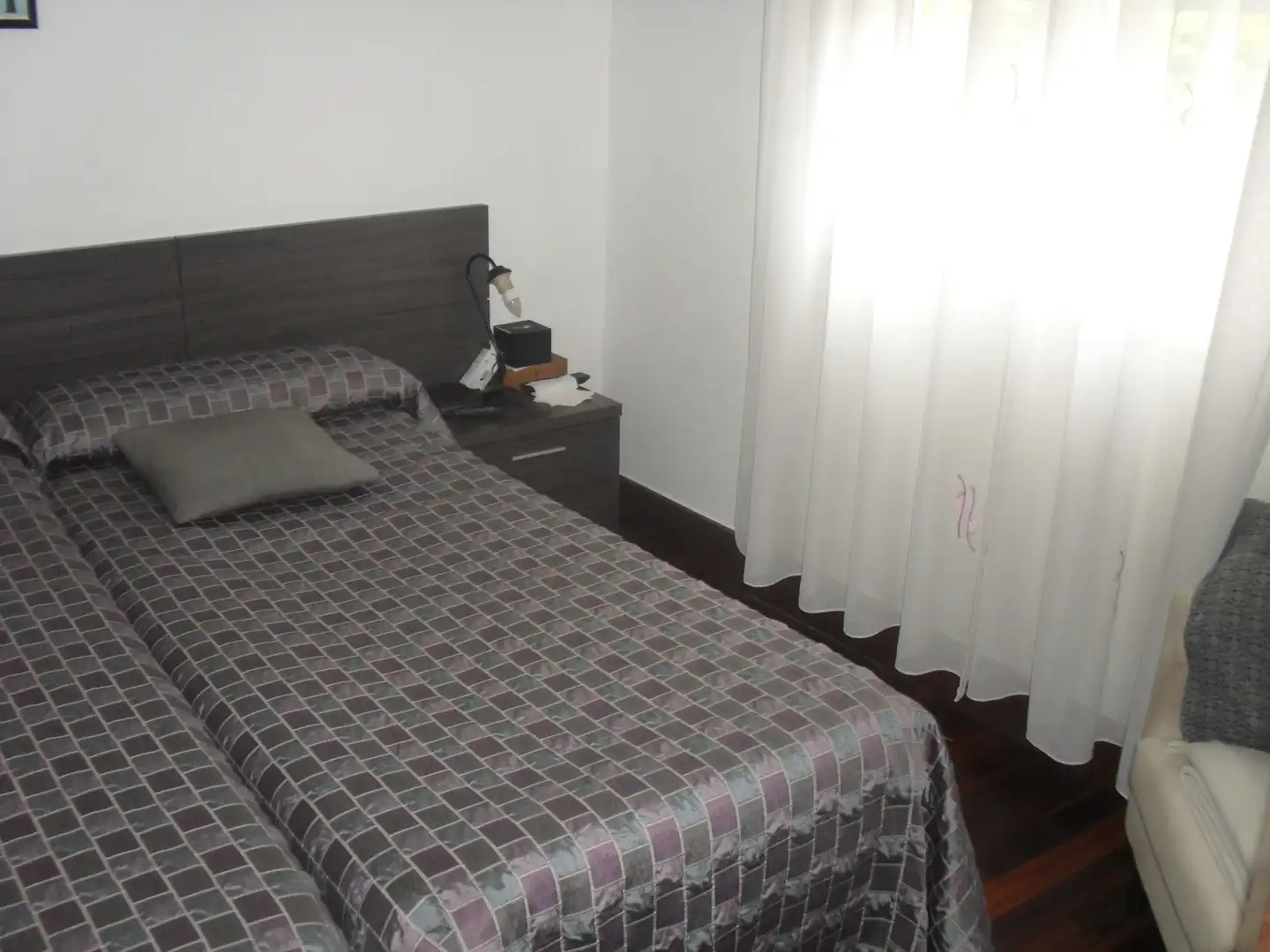 Dormitori de Casa o xalet en venda en Vigo  amb Jardí privat, Terrassa i Traster