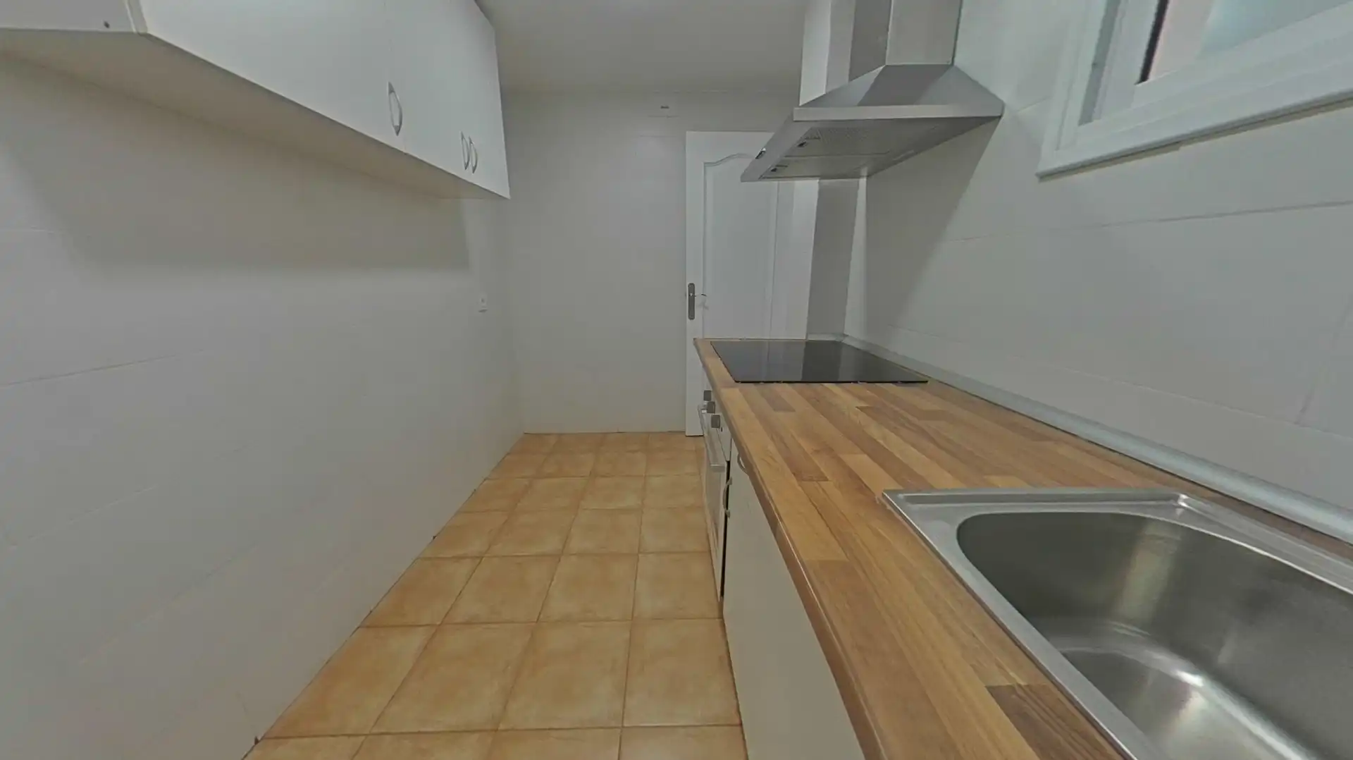 Cocina de Piso en venta en L'Hospitalet de Llobregat con Calefacción y Amueblado