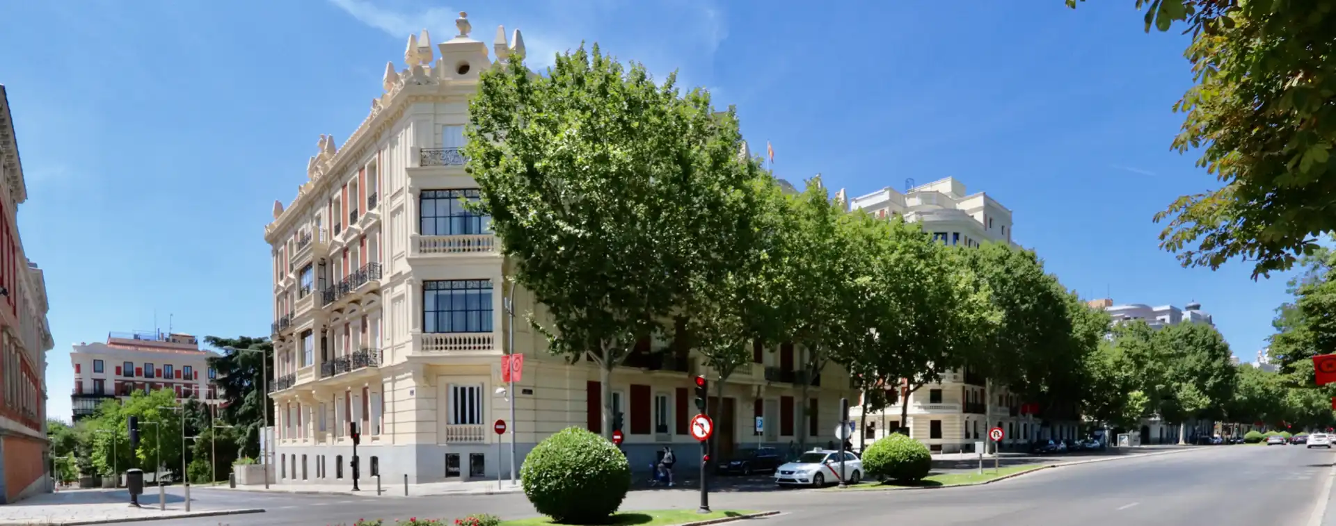 Vista exterior de Àtic en venda en Madrid amb Aire condicionat, Calefacció i Jardí privat
