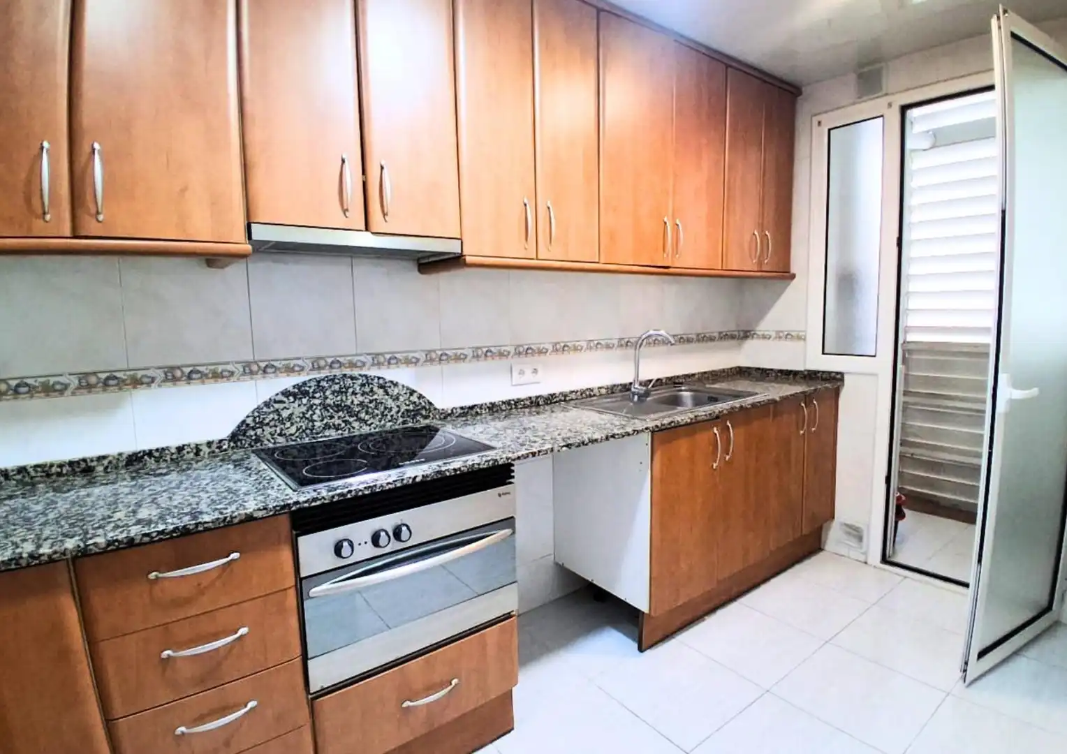 Cocina de Piso en venta en Sabadell con Calefacción