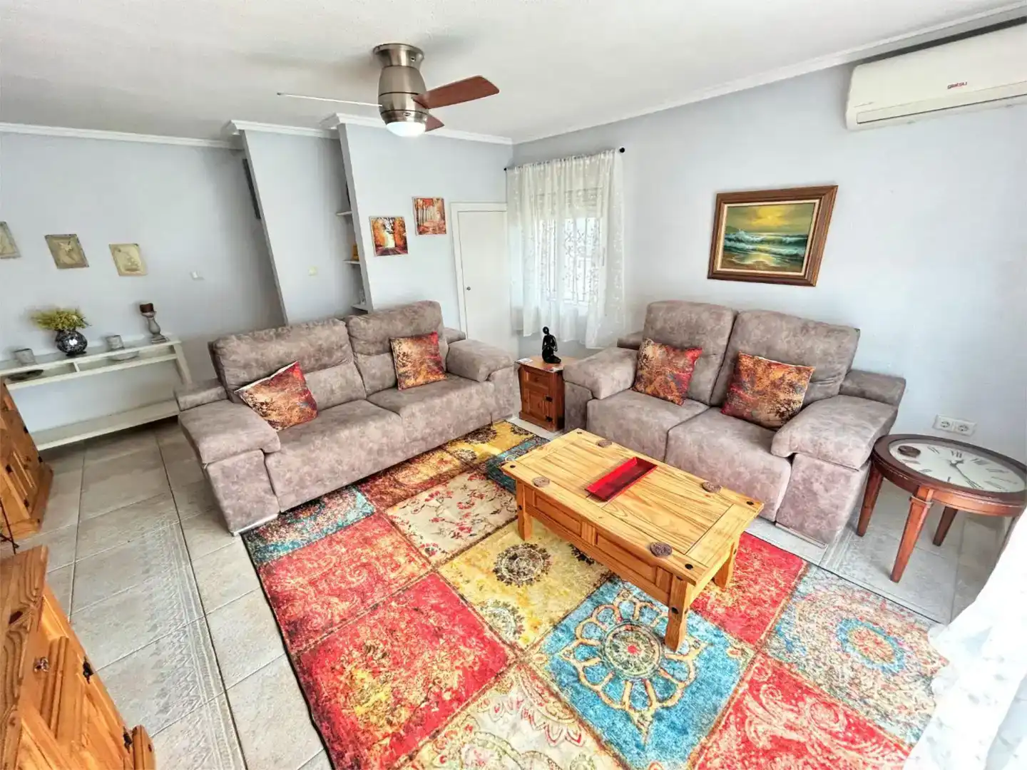 Sala d'estar de Casa adosada en venda en Orihuela amb Aire condicionat, Jardí privat i Piscina
