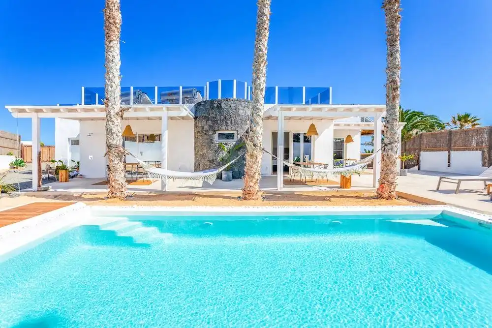 Piscina de Casa o xalet en venda en Haría amb Jardí privat, Terrassa i Traster