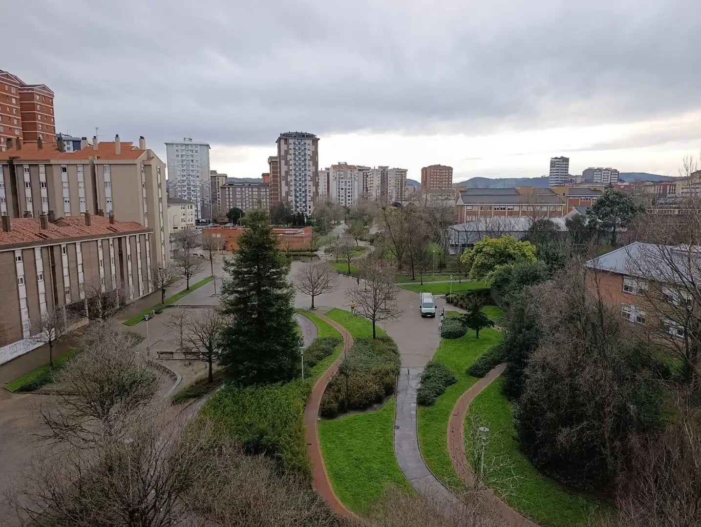 Vista exterior de Pis en venda en Gijón  amb Calefacció, Parquet i Traster