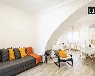 Living room of Flat to rent in  Madrid Capital  with Air Conditioner, Heating and Furnished