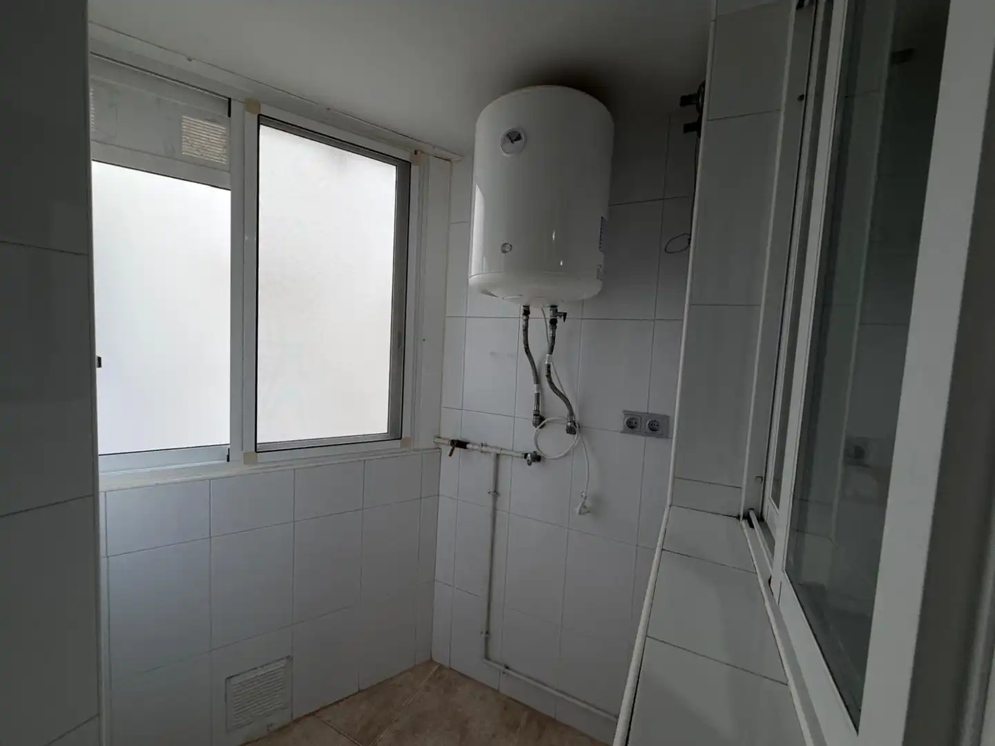 Bathroom of Flat for sale in Torrent  with Air Conditioner, Storage room and Balcony