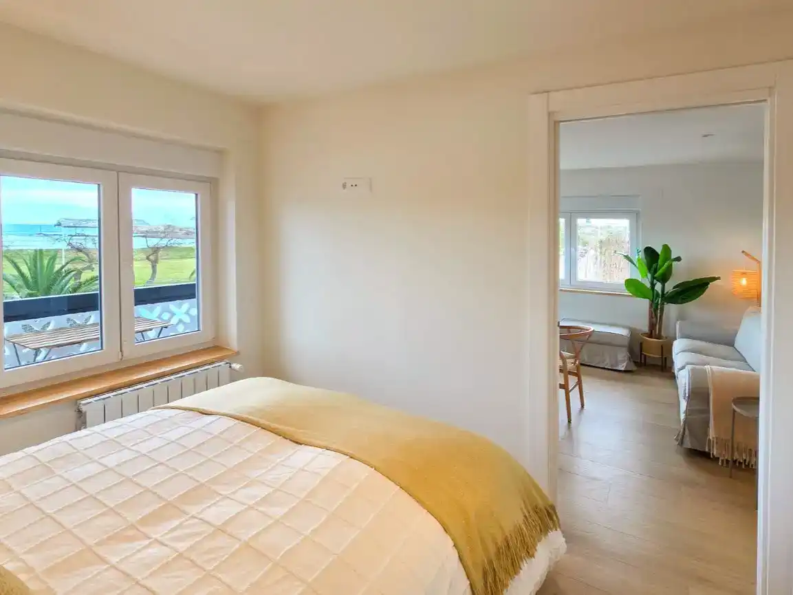 Dormitori de Apartament de lloguer en Suances amb Moblat i Balcó