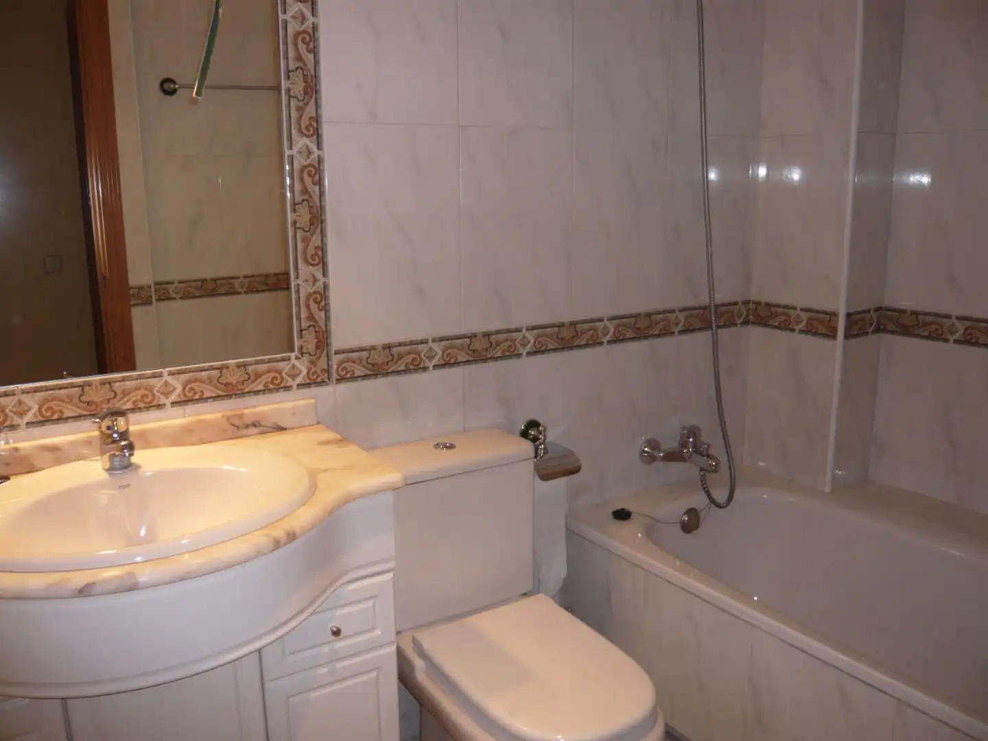 Bathroom of Flat for rent in Tetuán