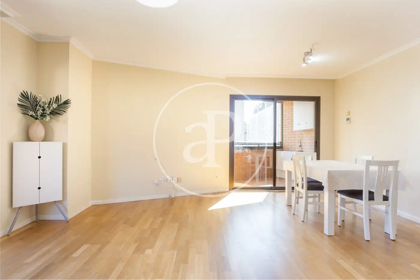 Außenansicht von Wohnung zur Miete in Valencia mit Klimaanlage, Heizung und Privatgarten