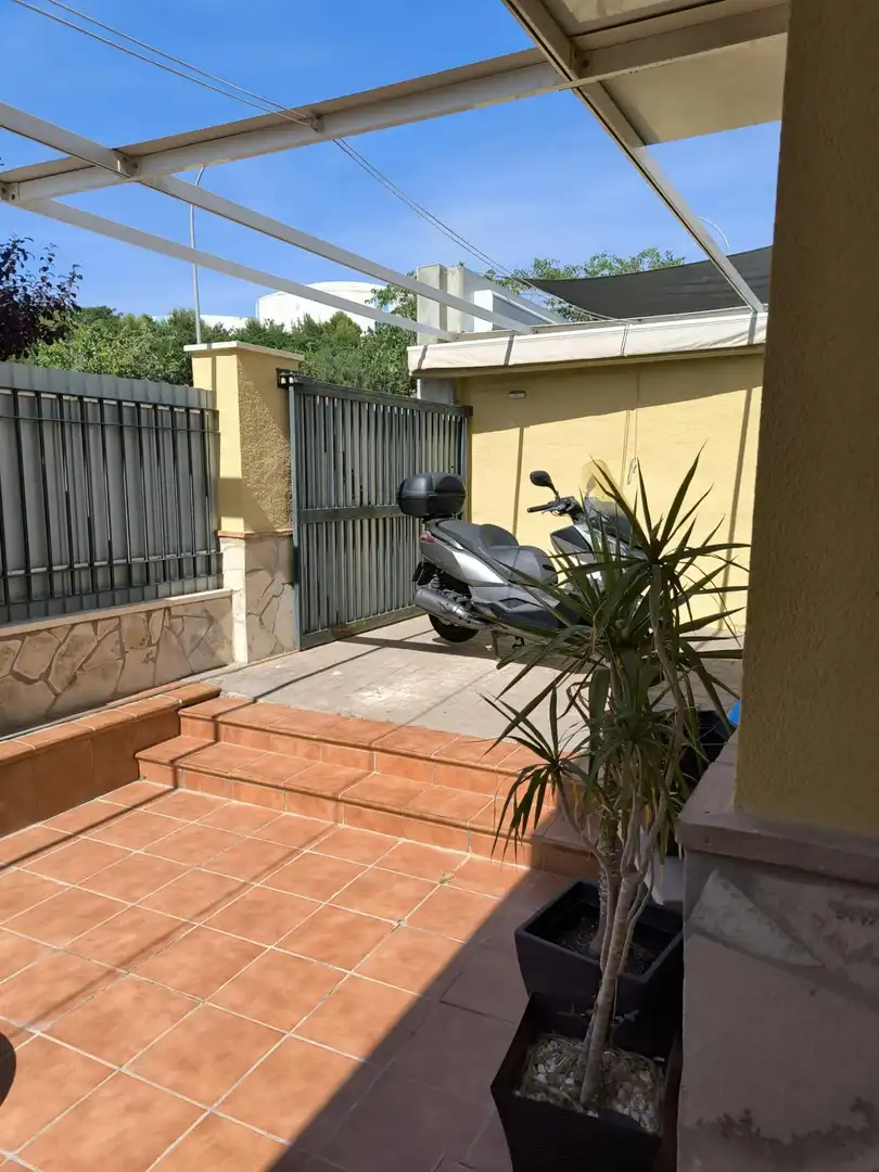 Vista exterior de Casa adosada en venta en Málaga con Aire acondicionado, Jardín privado y Terraza