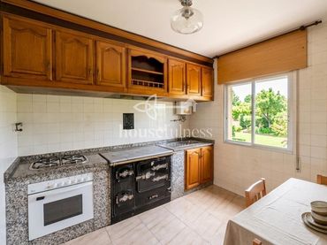 Casa amb jardí en venda a Irixoa