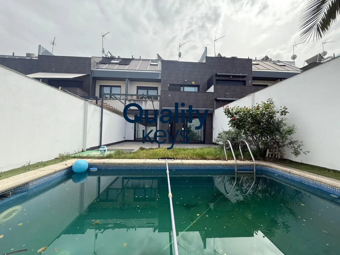 Piscina de Casa o xalet de lloguer en Madrid amb Aire condicionat, Calefacció i Jardí privat