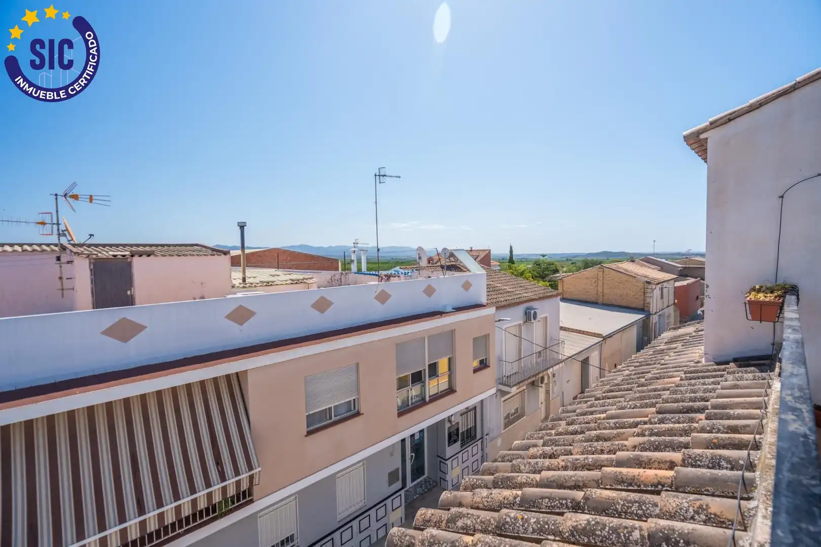 Vista exterior de Casa adosada en venda en Casinos amb Aire condicionat, Terrassa i Moblat