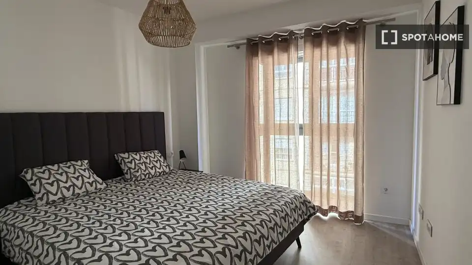 Dormitori de Apartament per a compartir en Málaga amb Aire condicionat, Terrassa i Moblat