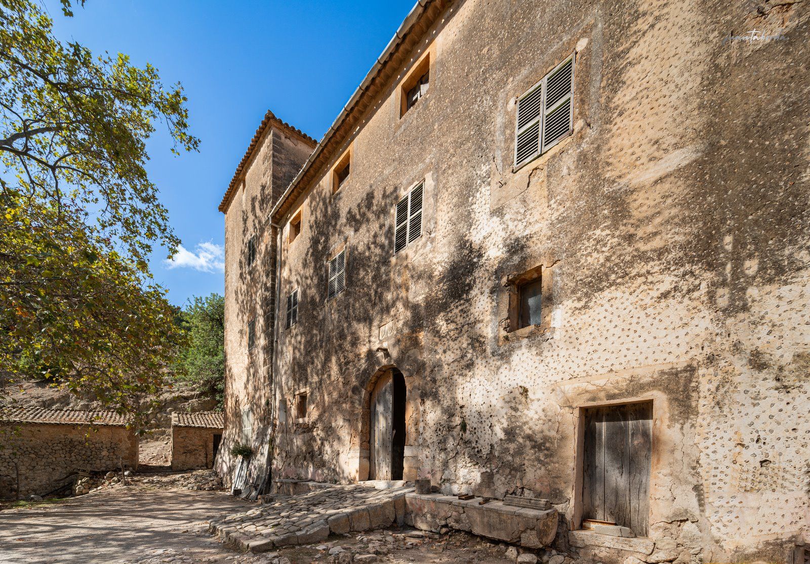 Vista exterior de Casa o xalet en venda en Estellencs amb Jardí privat, Terrassa i Traster