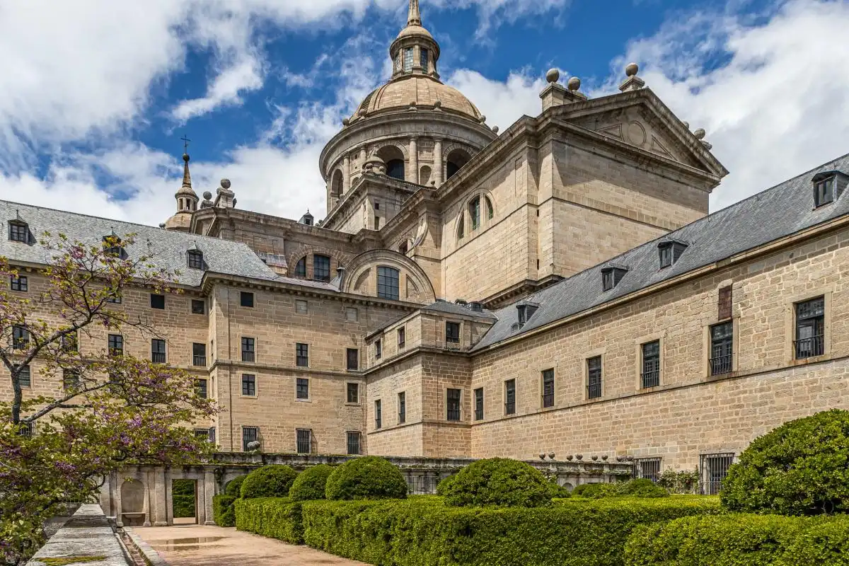 Exterior view of Houses for sale in San Lorenzo de El Escorial  with Air Conditioner, Heating and Private garden