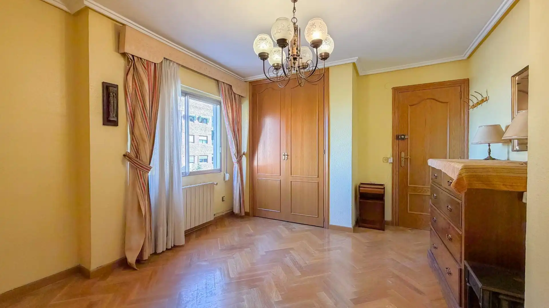 Schlafzimmer von Wohnung zum Verkauf in Valencia mit Klimaanlage, Heizung und Parkett