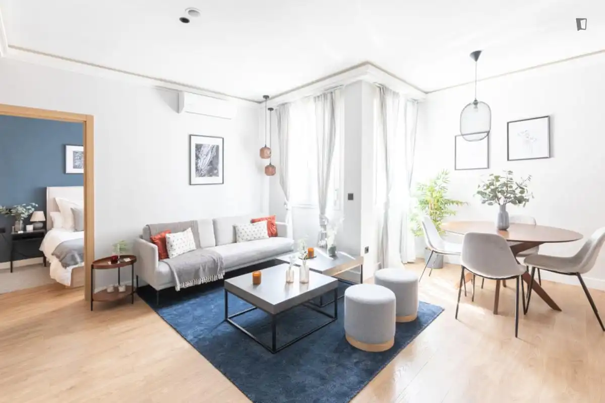Living room of Apartments for rent in  Madrid Capital  with Air Conditioner, Furnished and Oven