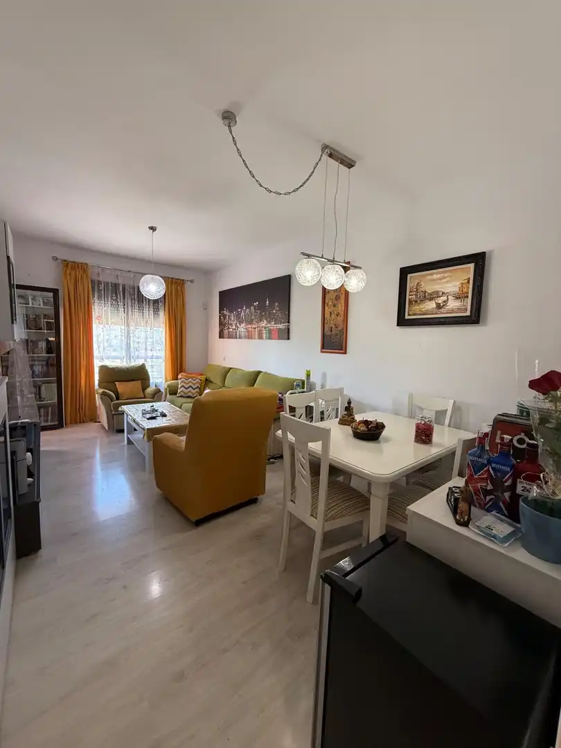 Sala d'estar de Pis en venda en Rincón de la Victoria amb Aire condicionat, Calefacció i Jardí privat