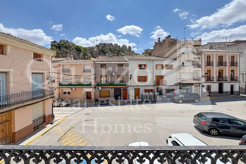 Vista exterior de Casa o xalet en venda en Ayora amb Calefacció, Terrassa i Traster