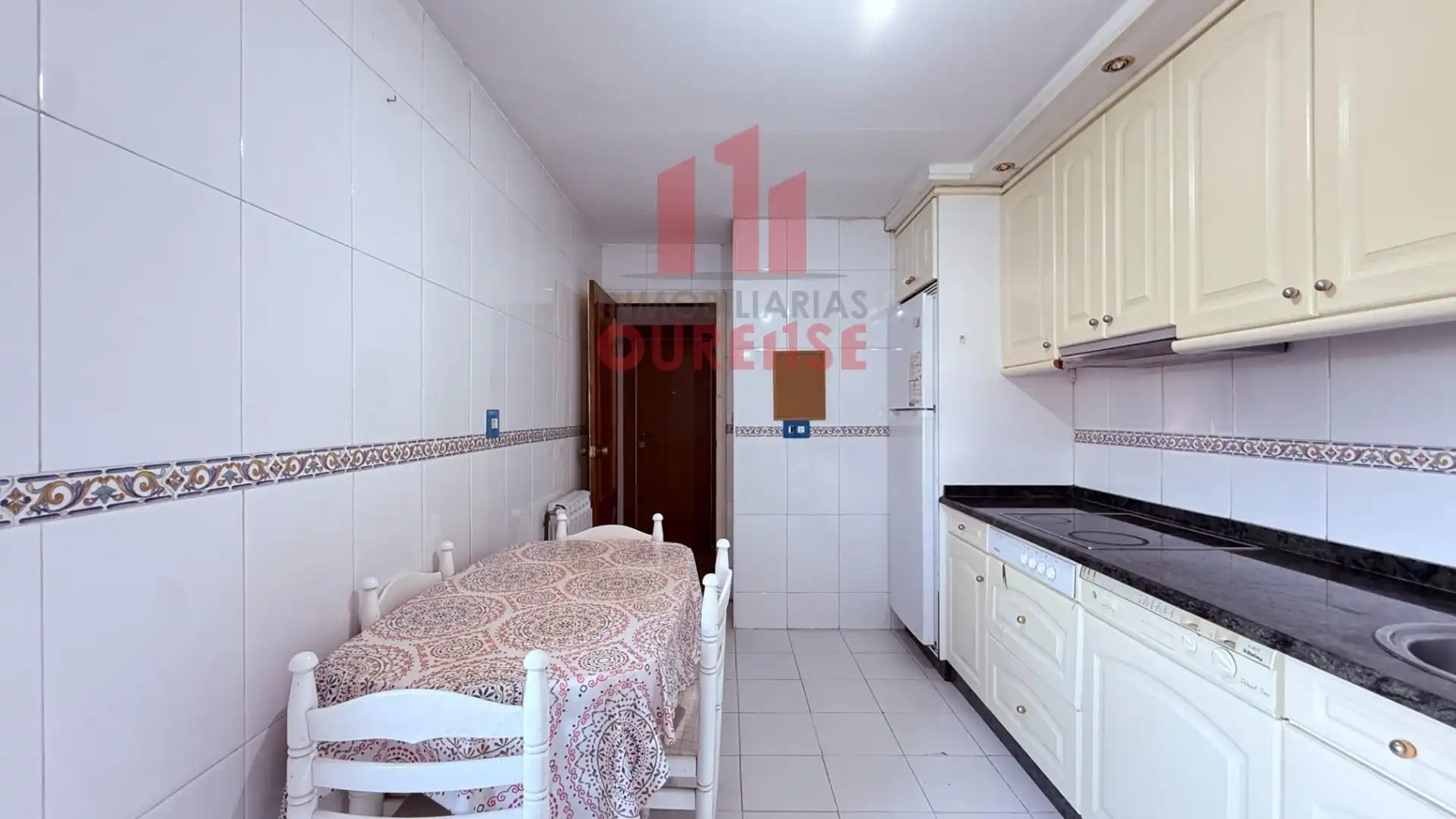 Küche von Wohnung zur Miete in Ourense Capital  mit Heizung, Abstellraum und Möbliert