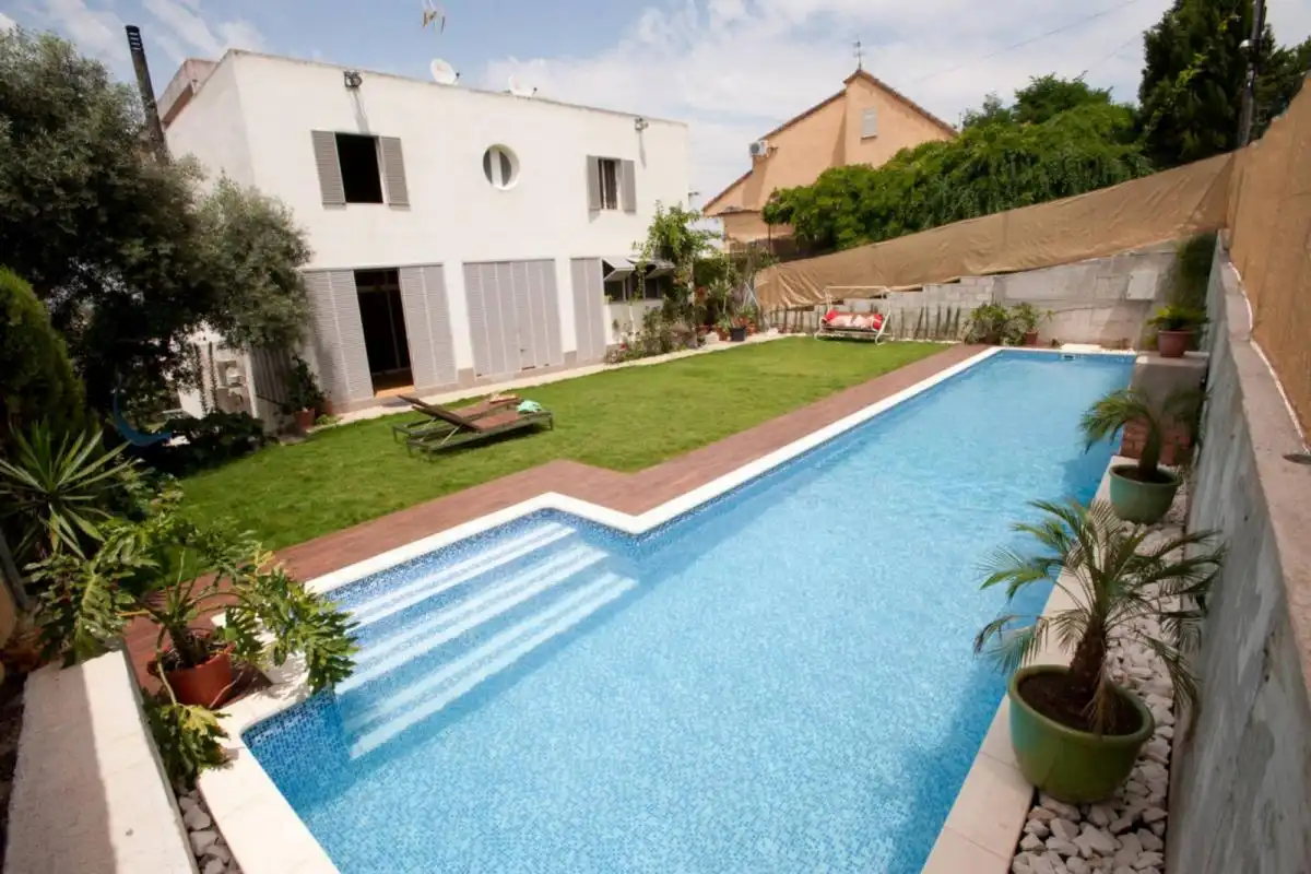 Piscina de Estudio de alquiler en Dos Hermanas con Aire acondicionado, Amueblado y Microondas