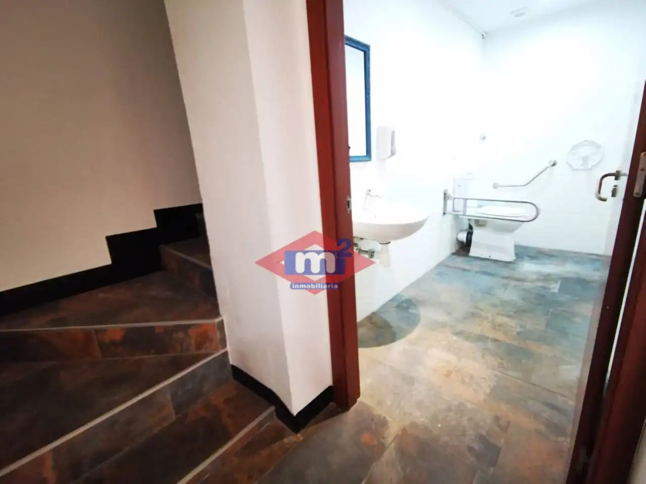 Badezimmer von Geschaftsraum zur Miete in Baiona