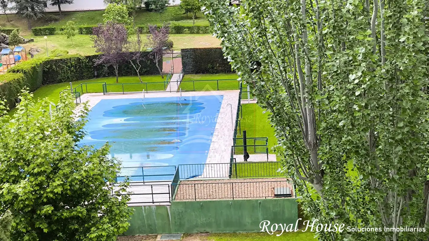 Schwimmbecken von Maisonette zum Verkauf in Collado Villalba mit Klimaanlage, Heizung und Terrasse