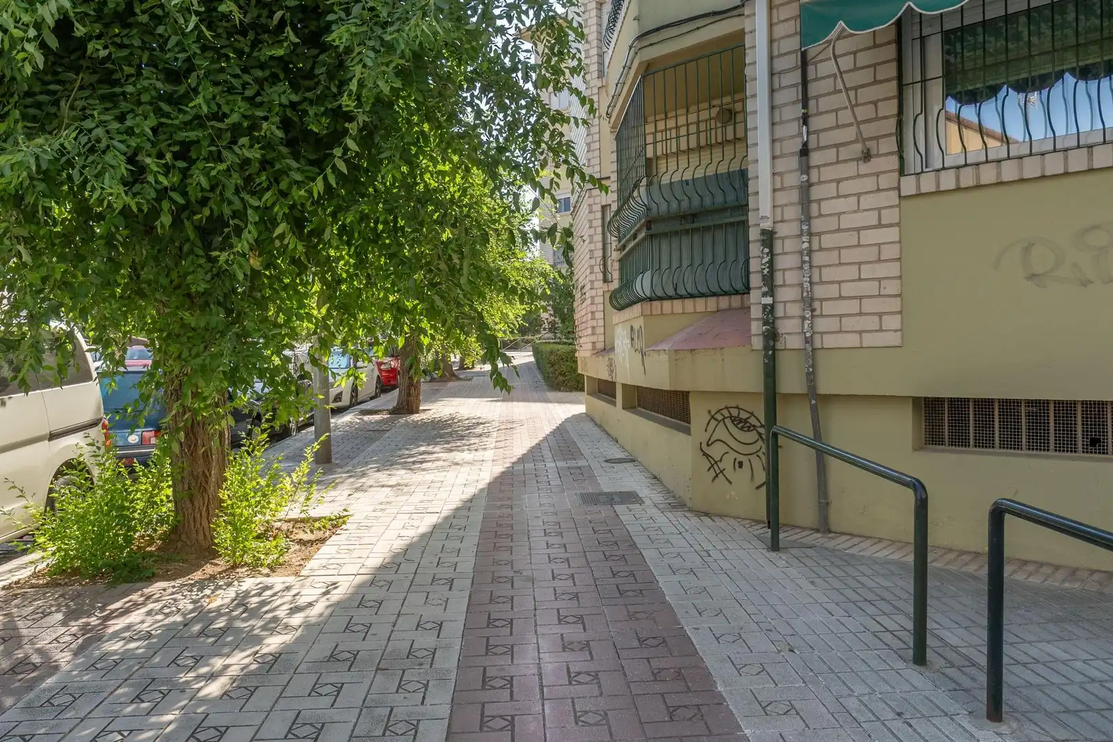 Exterior view of Flat for sale in Granada  with Air Conditioner, Terrace and Alarm