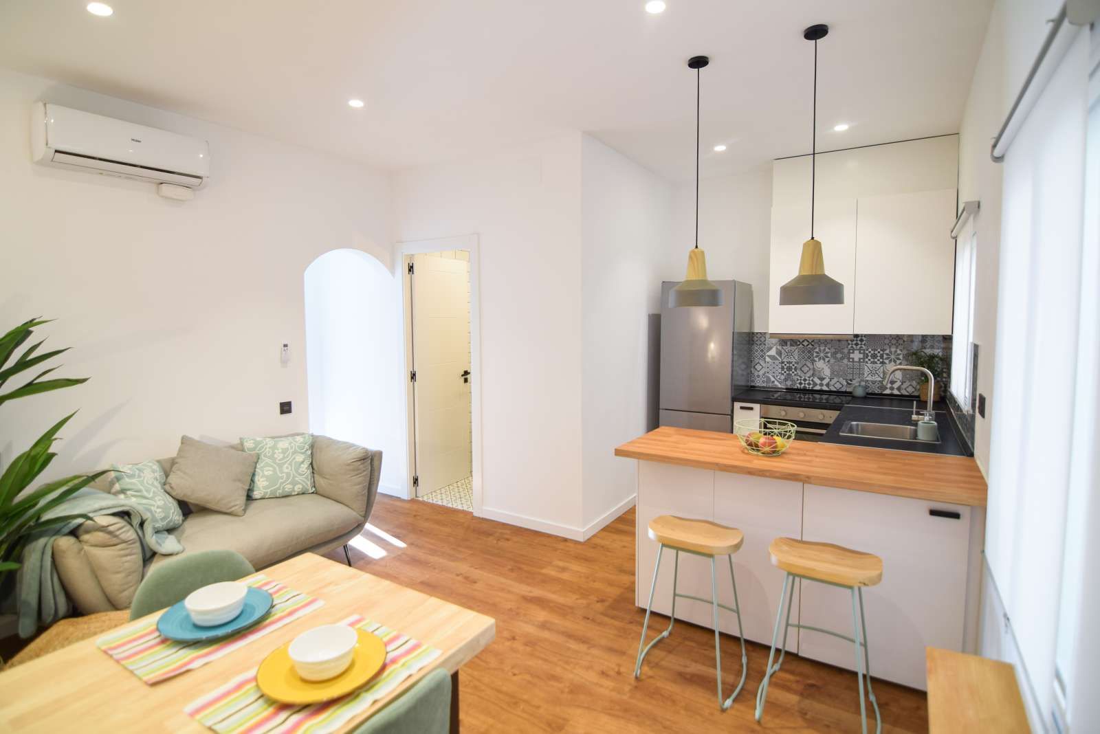 Cuina de Apartament per a compartir en  Barcelona Capital amb Aire condicionat i Terrassa