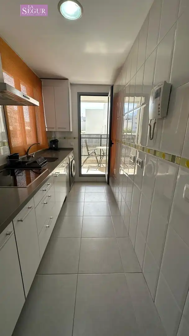 Cuina de Pis en venda en Conil de la Frontera amb Terrassa i Balcó