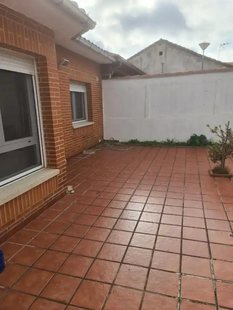 Terrassa de Casa adosada en venda en Sahagún