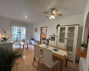 Menjador de Apartament de lloguer en Torrevieja amb Aire condicionat i Balcó