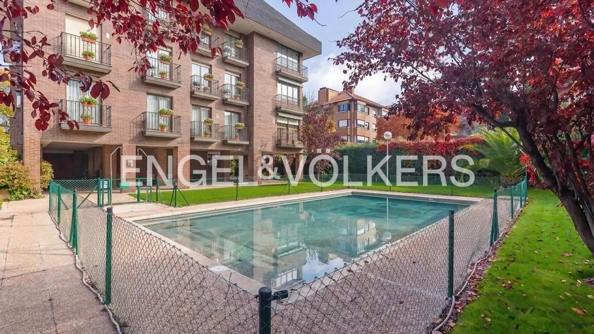 Piscina de Àtic en venda en  Madrid Capital amb Aire condicionat, Calefacció i Parquet