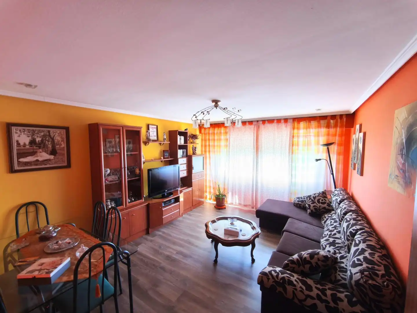 Sala d'estar de Casa o xalet en venda en San Andrés del Rabanedo amb Calefacció, Terrassa i Piscina