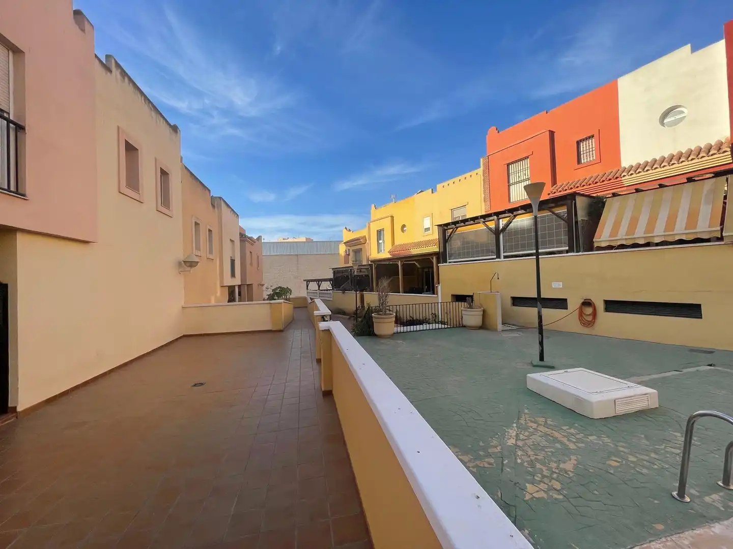 Vista exterior de Dúplex en venta en Almería