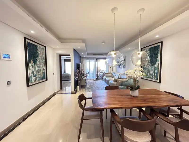 Sala de estar de Apartamento de alquiler en Estepona con Aire acondicionado, Terraza y Piscina