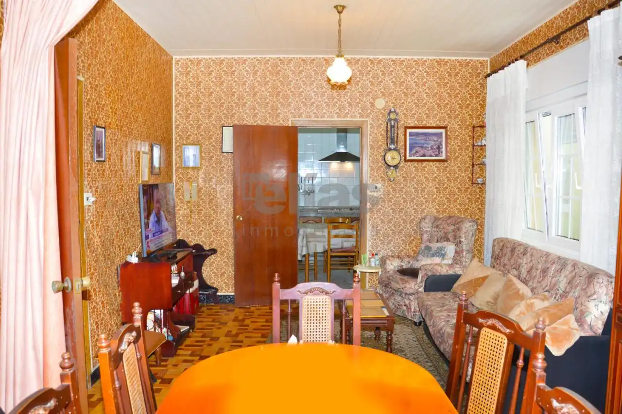 Sala d'estar de Casa o xalet en venda en Muxía amb Moblat