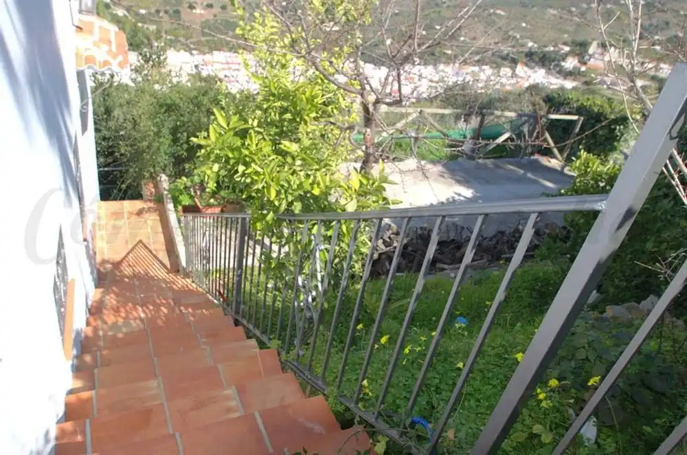 Casa con jardín en venta en Sayalonga, imagen 3