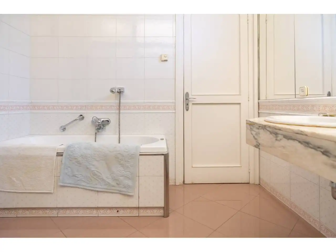 Bany de Casa o xalet de lloguer en Sabadell amb Calefacció, Jardí privat i Terrassa