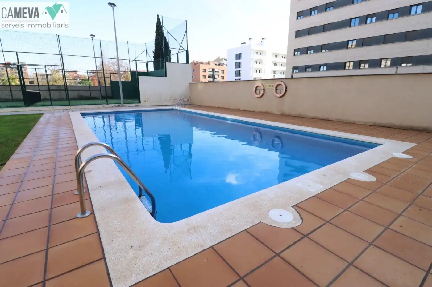 Schwimmbecken von Wohnung zum Verkauf in Barberà del Vallès mit Klimaanlage, Heizung und Privatgarten