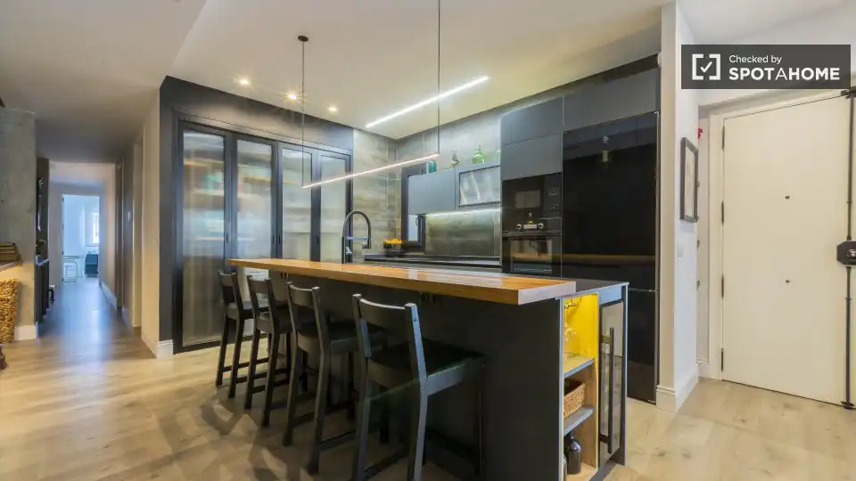 Flat with terrace to rent in L'Eixample