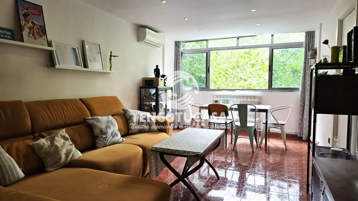 Living room of Flat for sale in Madrid  with Furnished