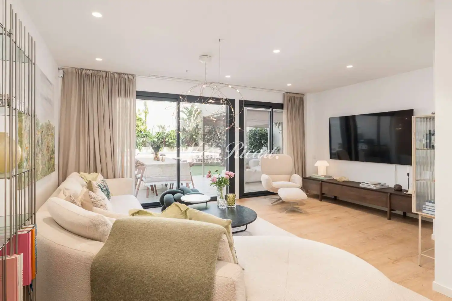 Living room of Flat for sale in Barcelona  with Air Conditioner, Terrace and Swimming Pool